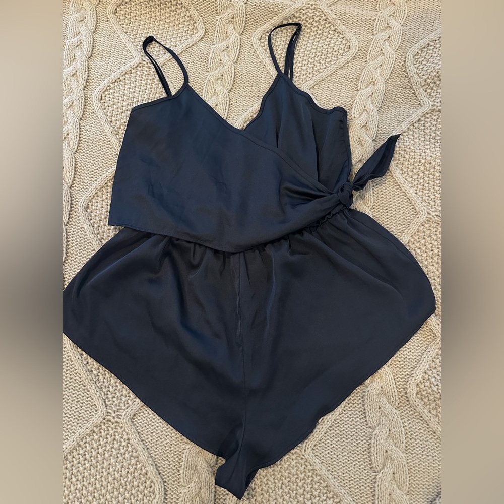 ✨Forever 21 pj romper size Small